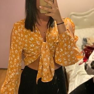 Loose beautiful flower print top.